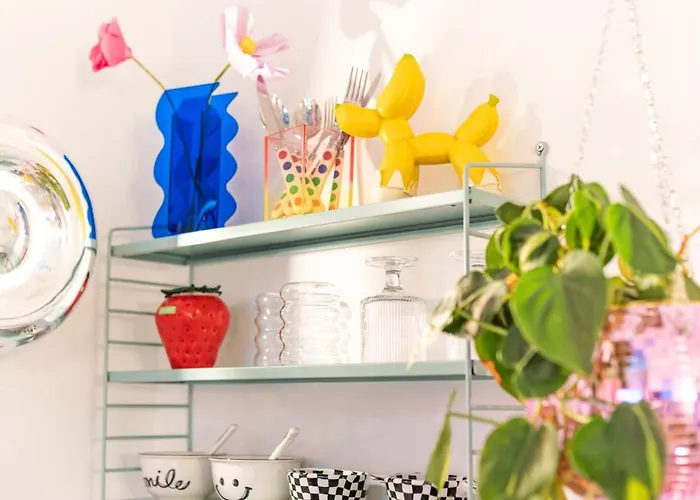 Retropop Designerzimmern Nahe Alster & Fuer 2 Personen By Ldgg 3*
