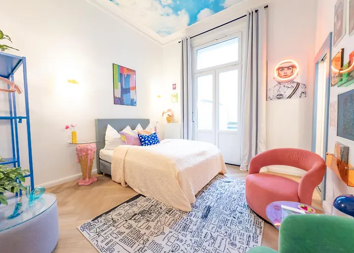 Retropop Designerzimmern Nahe Alster & Fuer 2 Personen By Ldgg 3*